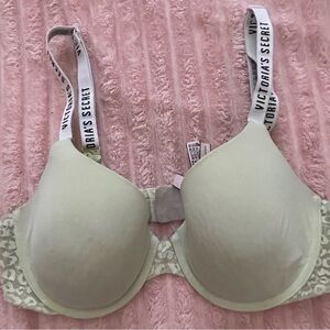 Victoria's Secret Light Green Lace Bra